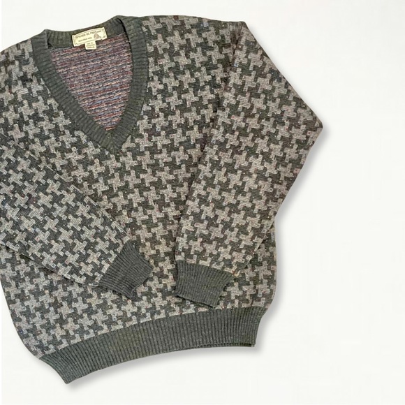 Vintage 90s Tricots St Raphael 100% Wool V-Neck Geometric Knit Pullover Sweater - Picture 7 of 14